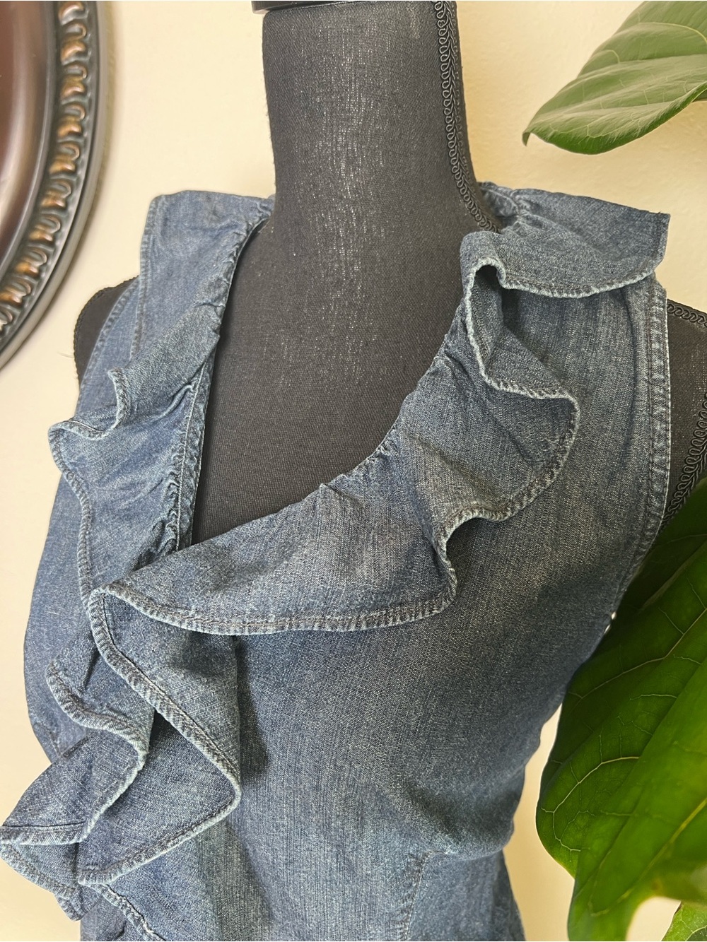 CHAPS Women’s Vintage Denim Sleeveless Ruffle Front Blouse Size 10 - Picture 12 of 14
